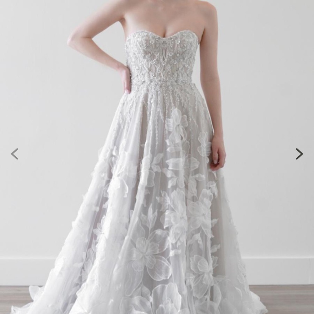 Elegant Strapless Floral Wedding Gown